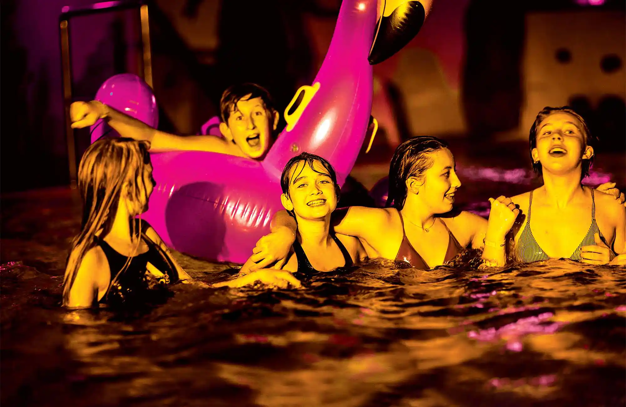 Hvidbjerg Strand Camping Resort Badeland Poolparty Gruppe